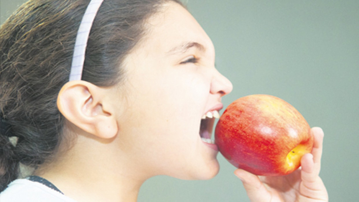 Desarrollan alimentos atractivos para el consumo a base de frutas y vegetales